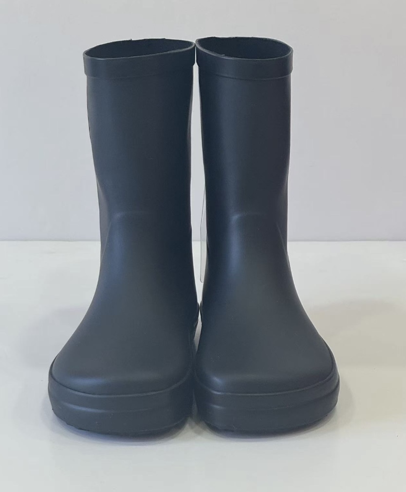 Kids' latex outdoor play boots